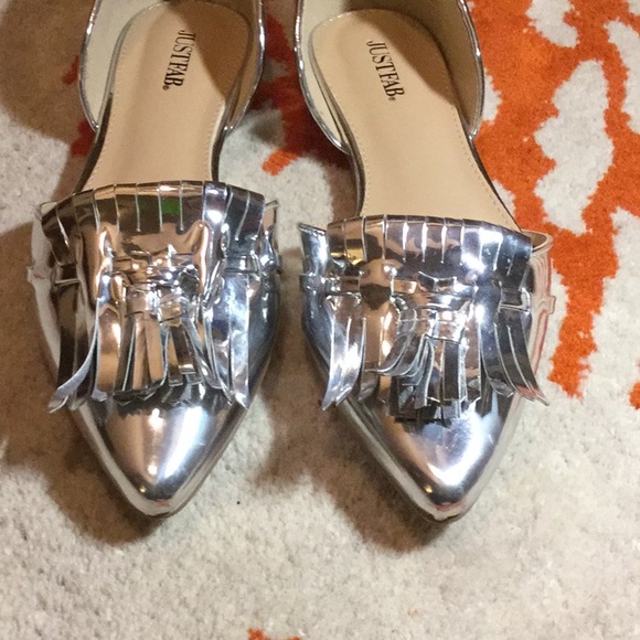 JustFab Bettine Silver flats SZ 9 - Picture 3 of 5